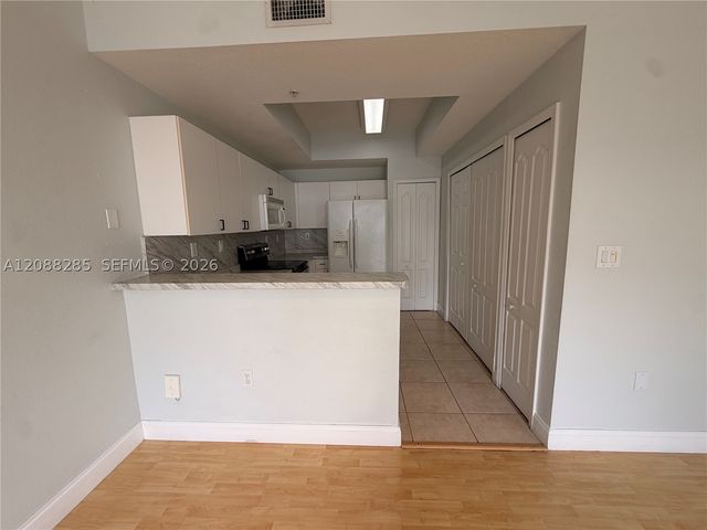 8838 W Flagler St 208, Miami, FL 33174