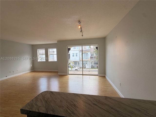 8838 W Flagler St 208, Miami, FL 33174
