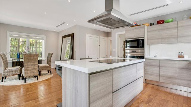 1147 Sorolla Ave, Coral Gables, FL 33134