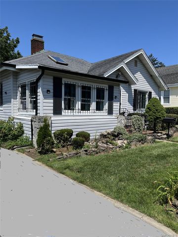 137 E Roosevelt Avenue, Roosevelt, NY 11575