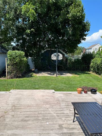 137 E Roosevelt Avenue, Roosevelt, NY 11575