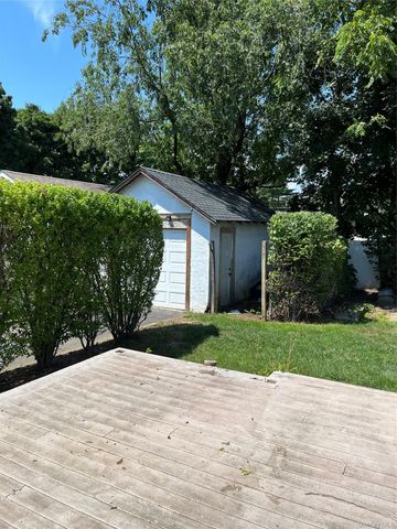 137 E Roosevelt Avenue, Roosevelt, NY 11575