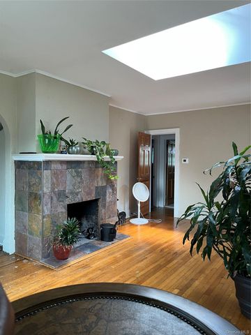 137 E Roosevelt Avenue, Roosevelt, NY 11575