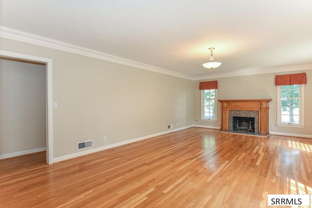 1230 S Higbee Avenue, Idaho Falls, ID 83404