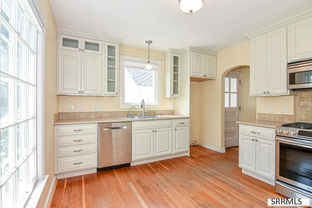 1230 S Higbee Avenue, Idaho Falls, ID 83404