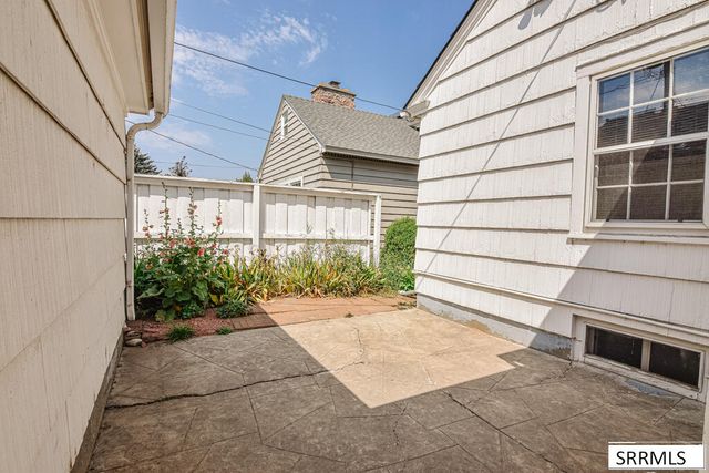 1230 S Higbee Avenue, Idaho Falls, ID 83404