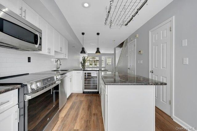 202 Park Ridge Lane, White Plains, NY 10603