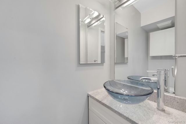 202 Park Ridge Lane, White Plains, NY 10603