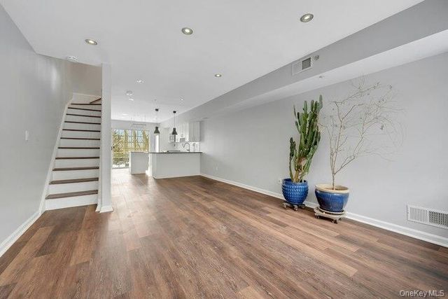 202 Park Ridge Lane, White Plains, NY 10603