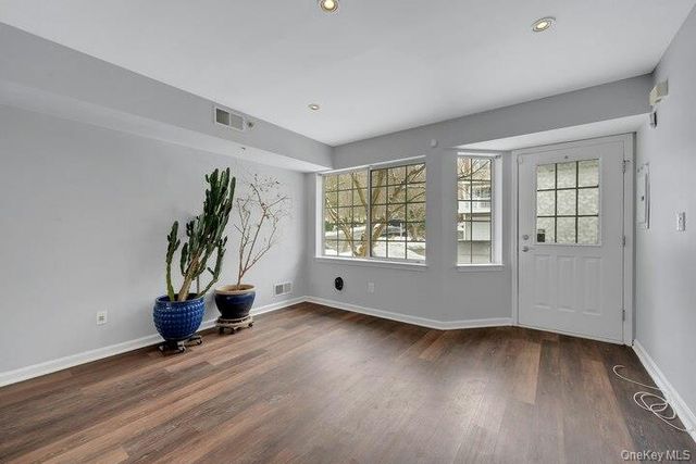 202 Park Ridge Lane, White Plains, NY 10603