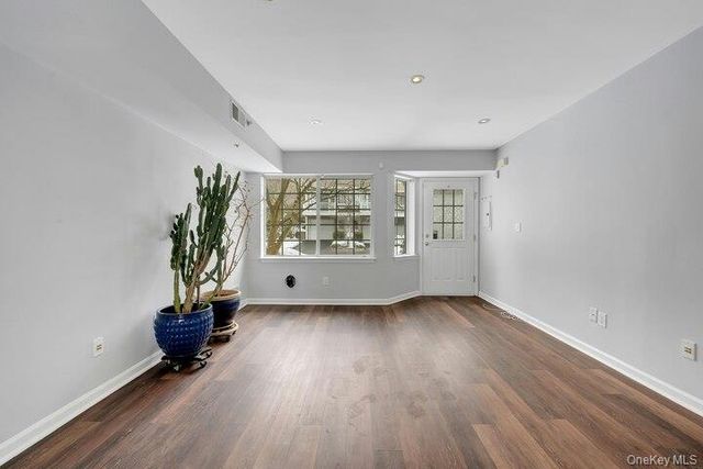 202 Park Ridge Lane, White Plains, NY 10603