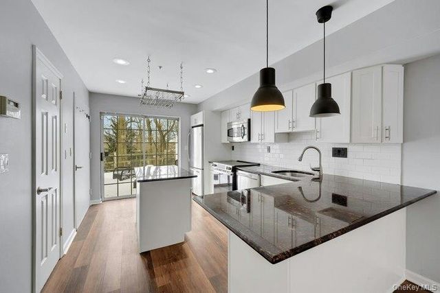 202 Park Ridge Lane, White Plains, NY 10603