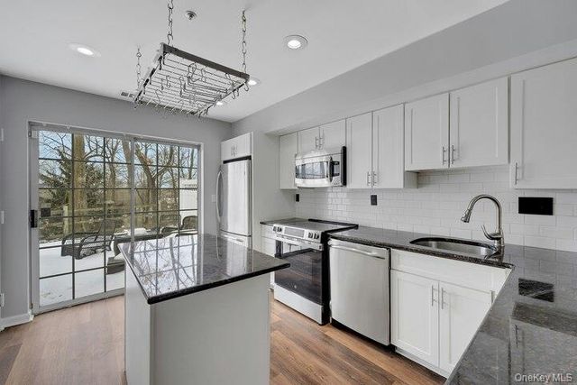 202 Park Ridge Lane, White Plains, NY 10603