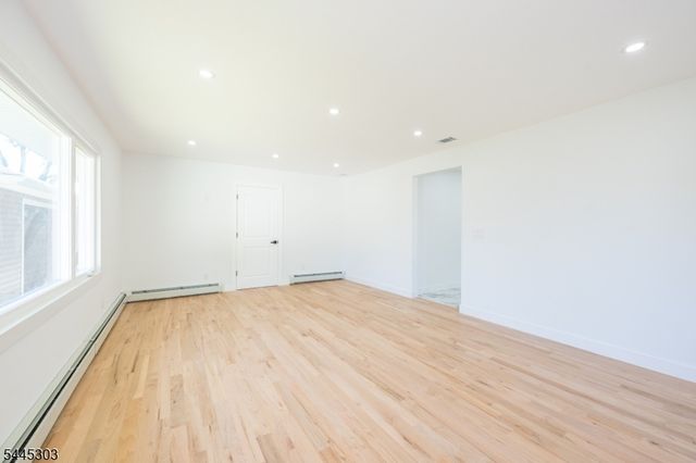 214 Alberta Dr, Saddle Brook Twp., NJ 07663