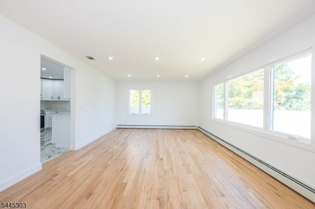 214 Alberta Dr, Saddle Brook Twp., NJ 07663