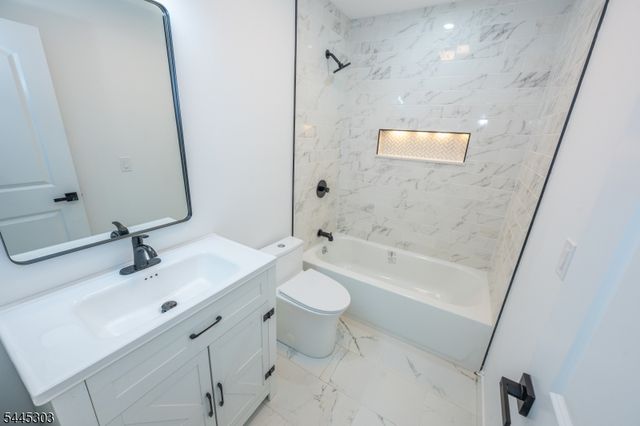214 Alberta Dr, Saddle Brook Twp., NJ 07663