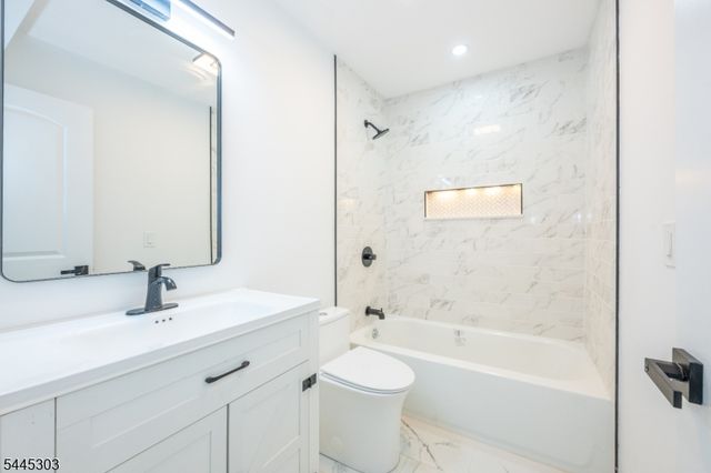 214 Alberta Dr, Saddle Brook Twp., NJ 07663