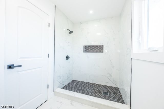 214 Alberta Dr, Saddle Brook Twp., NJ 07663