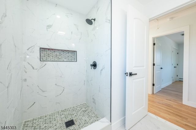 214 Alberta Dr, Saddle Brook Twp., NJ 07663