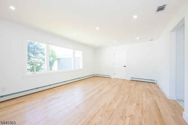 214 Alberta Dr, Saddle Brook Twp., NJ 07663