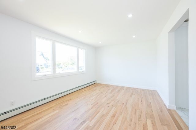 214 Alberta Dr, Saddle Brook Twp., NJ 07663