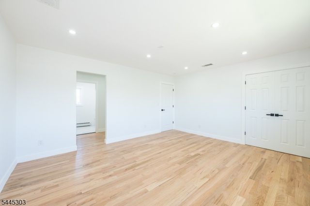 214 Alberta Dr, Saddle Brook Twp., NJ 07663