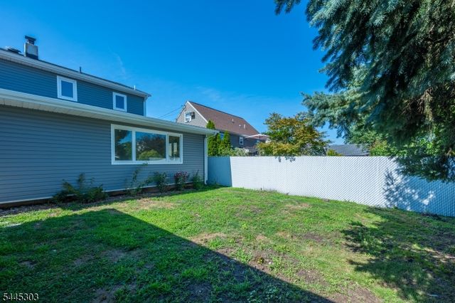 214 Alberta Dr, Saddle Brook Twp., NJ 07663