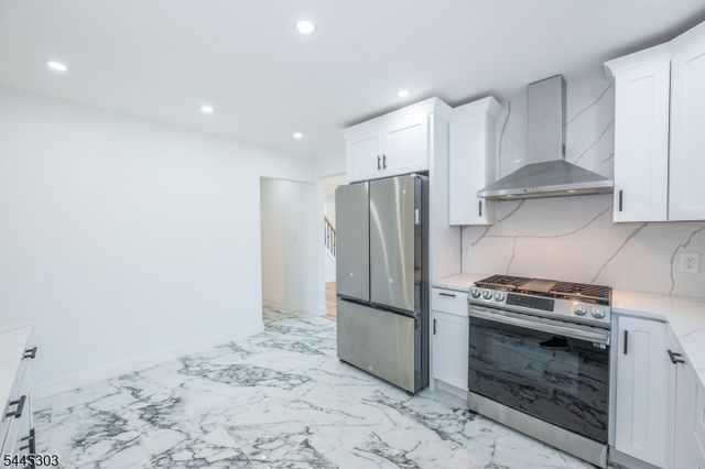 214 Alberta Dr, Saddle Brook Twp., NJ 07663