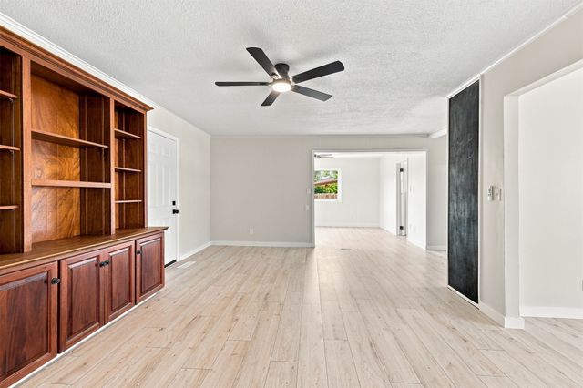 2313 S 82nd East East Avenue, Tulsa, OK 74129