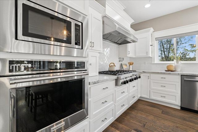 12924 Austin Forest Cir, Auburn, CA 95602