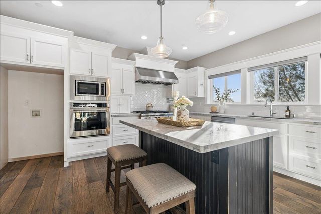 12924 Austin Forest Cir, Auburn, CA 95602