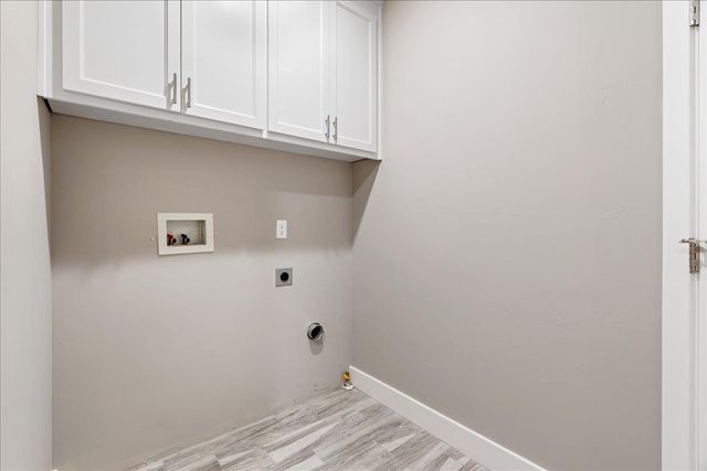 12924 Austin Forest Cir, Auburn, CA 95602