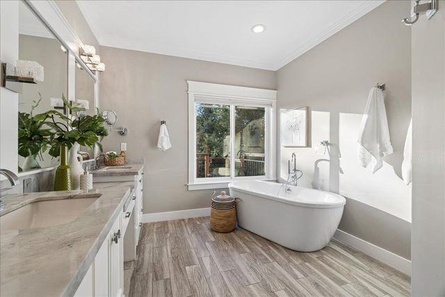 12924 Austin Forest Cir, Auburn, CA 95602