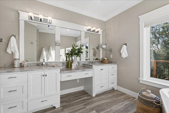 12924 Austin Forest Cir, Auburn, CA 95602
