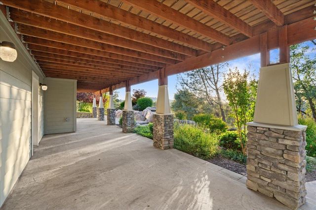 12924 Austin Forest Cir, Auburn, CA 95602