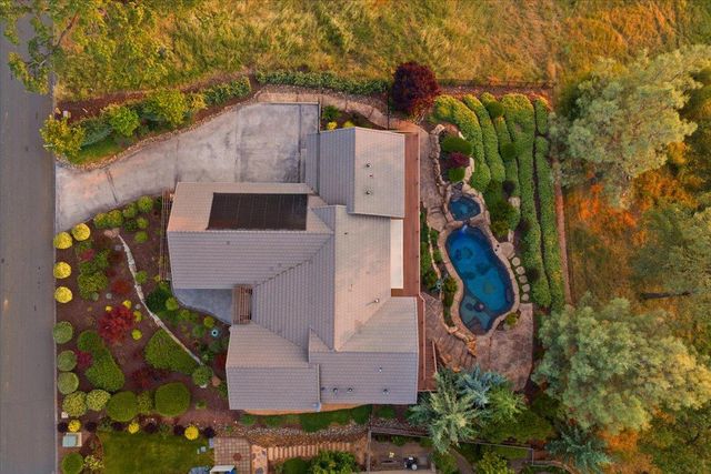 12924 Austin Forest Cir, Auburn, CA 95602