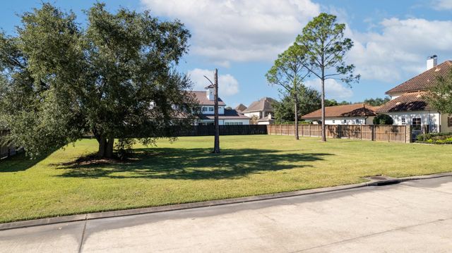 204 Monte Bello Drive, Friendswood, TX 77546