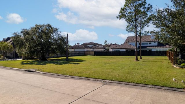 204 Monte Bello Drive, Friendswood, TX 77546