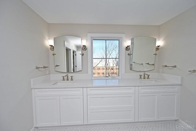 1080 Tuscany Place, Cincinnati, OH 45226