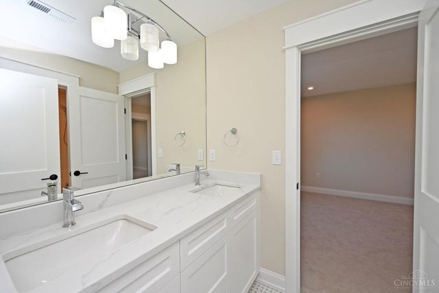 1080 Tuscany Place, Cincinnati, OH 45226