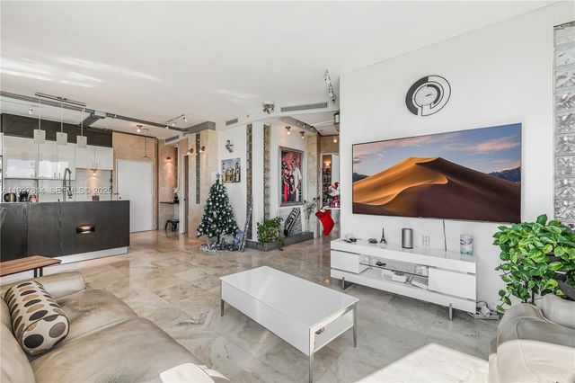 3180 SW 22nd Ter PH201, Miami, FL 33145