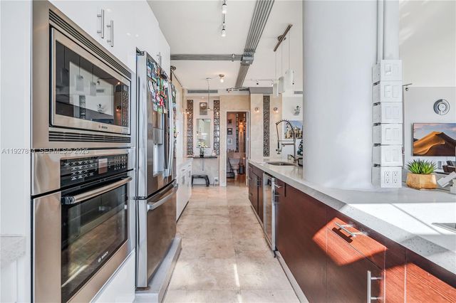 3180 SW 22nd Ter PH201, Miami, FL 33145