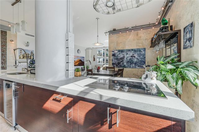 3180 SW 22nd Ter PH201, Miami, FL 33145