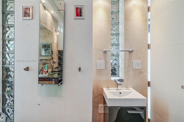 3180 SW 22nd Ter PH201, Miami, FL 33145