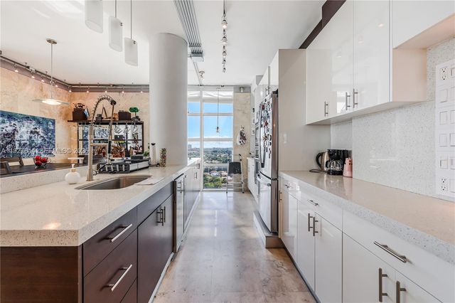 3180 SW 22nd Ter PH201, Miami, FL 33145