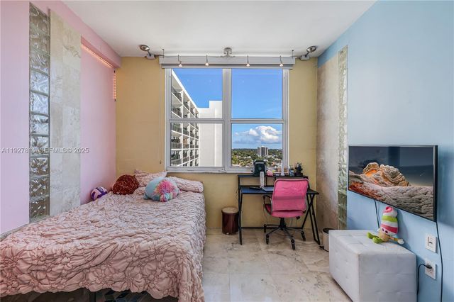 3180 SW 22nd Ter PH201, Miami, FL 33145