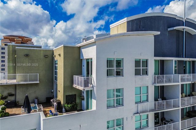 3180 SW 22nd Ter PH201, Miami, FL 33145