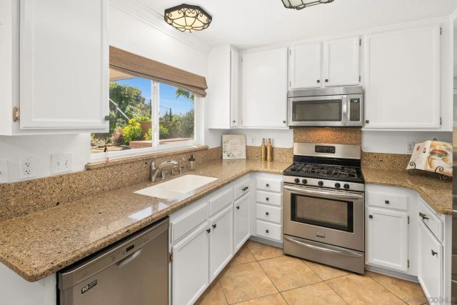 11039 Twin Pond Ter, San Diego, CA 92128