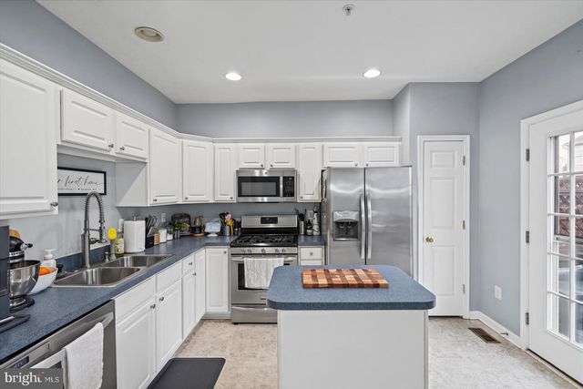 16 KENDERSHAM CT, Rosedale, MD 21237