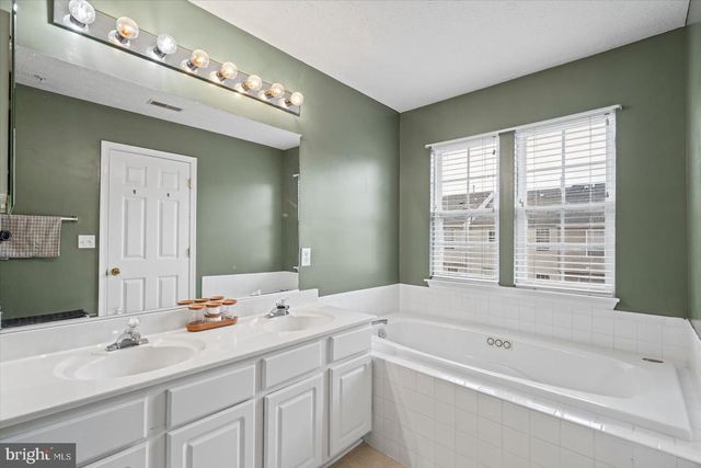 16 KENDERSHAM CT, Rosedale, MD 21237